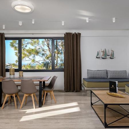 Christianna & George Luxury Hot Tub Apartment ثيرا المظهر الخارجي الصورة