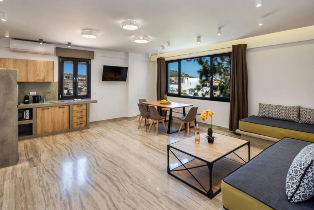 Christianna & George Luxury Hot Tub Apartment ثيرا المظهر الخارجي الصورة