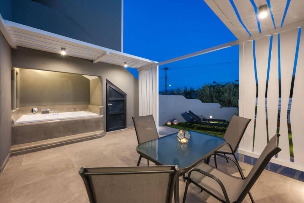 Christianna & George Luxury Hot Tub Apartment ثيرا المظهر الخارجي الصورة